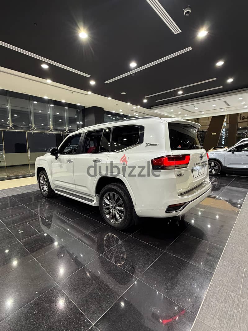 Toyota Land Cruiser VXR Model 2022 3
