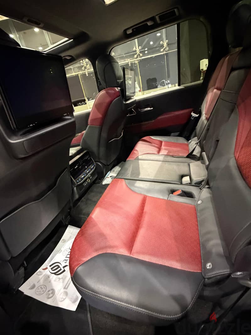 Toyota Land Cruiser VXR Model 2022 8