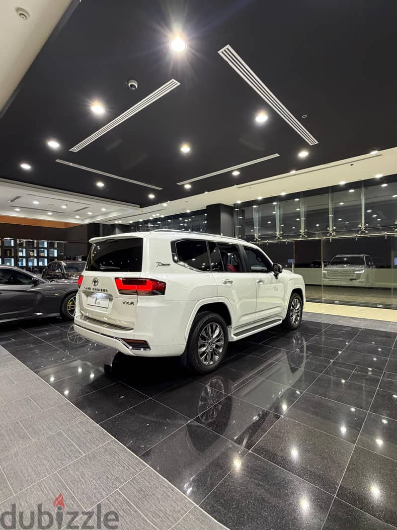 Toyota Land Cruiser VXR Model 2022 5