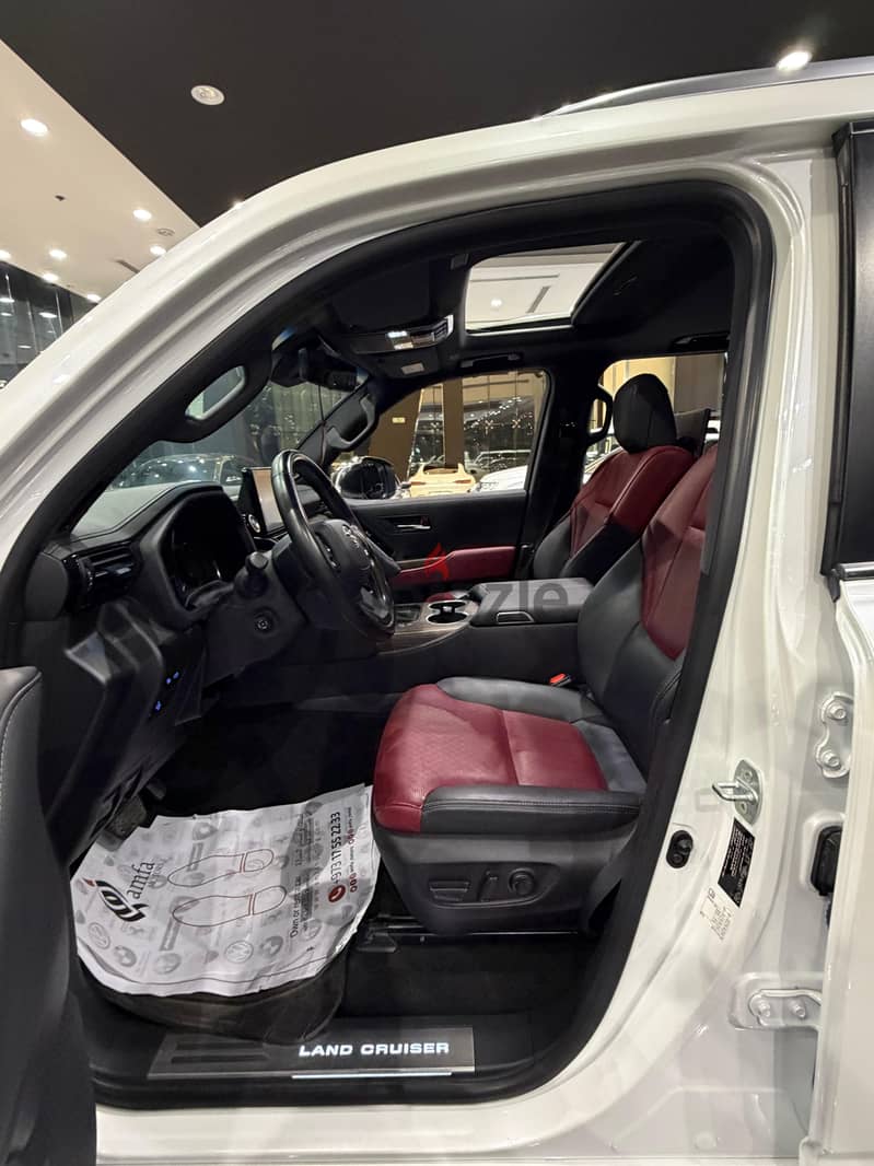 Toyota Land Cruiser VXR Model 2022 6
