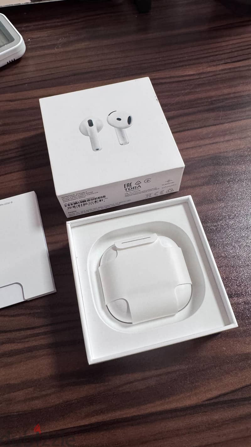 airpods 4 (never used) 1
