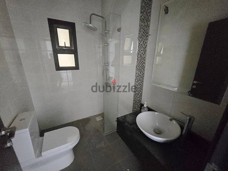 Office Space for Rent in Galali - Sea view - Elevator - Large Hall 5