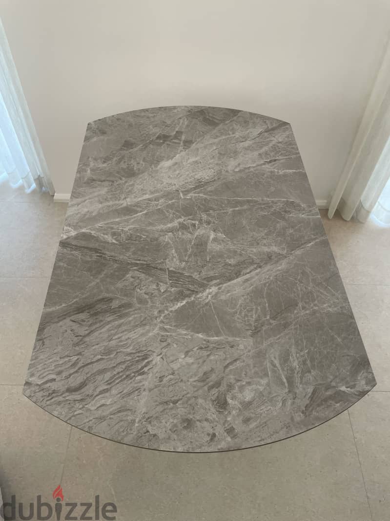 Dining table extendable طاولة طعام دائرية تتحول الى مستطيله 1