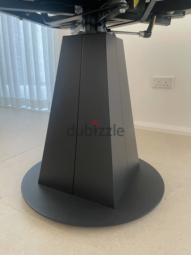 Dining table extendable طاولة طعام دائرية تتحول الى مستطيله 2