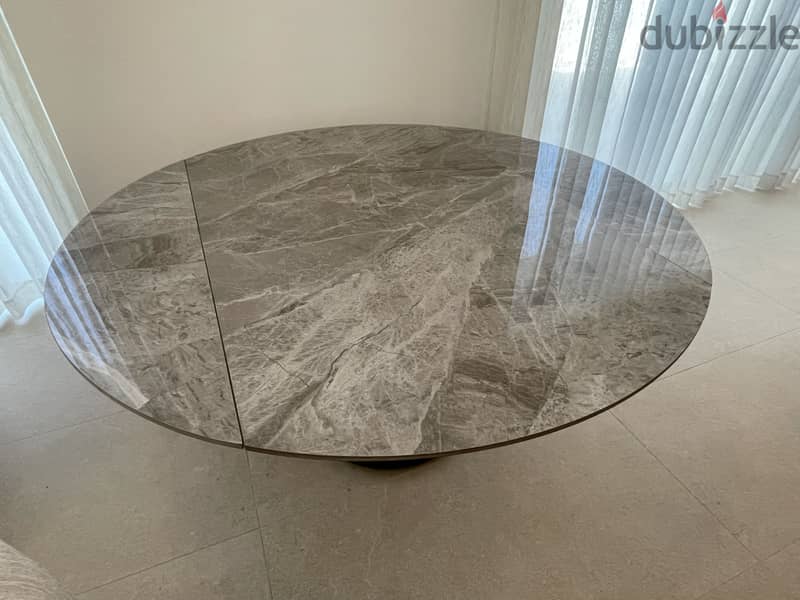 Dining table extendable طاولة طعام دائرية تتحول الى مستطيله 3