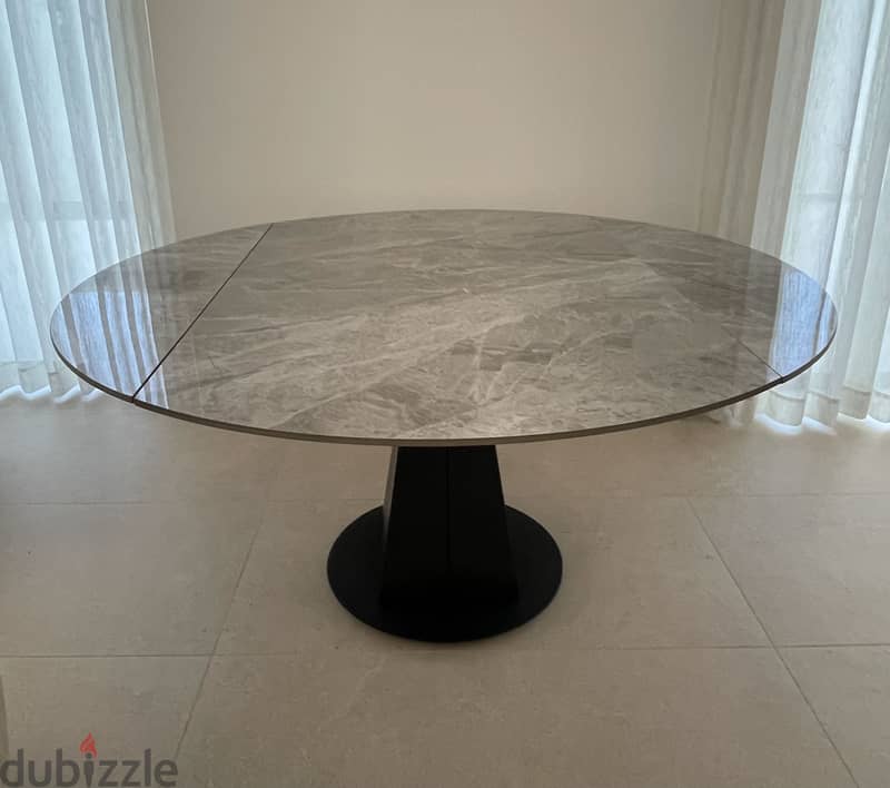 Dining table extendable طاولة طعام دائرية تتحول الى مستطيله 4