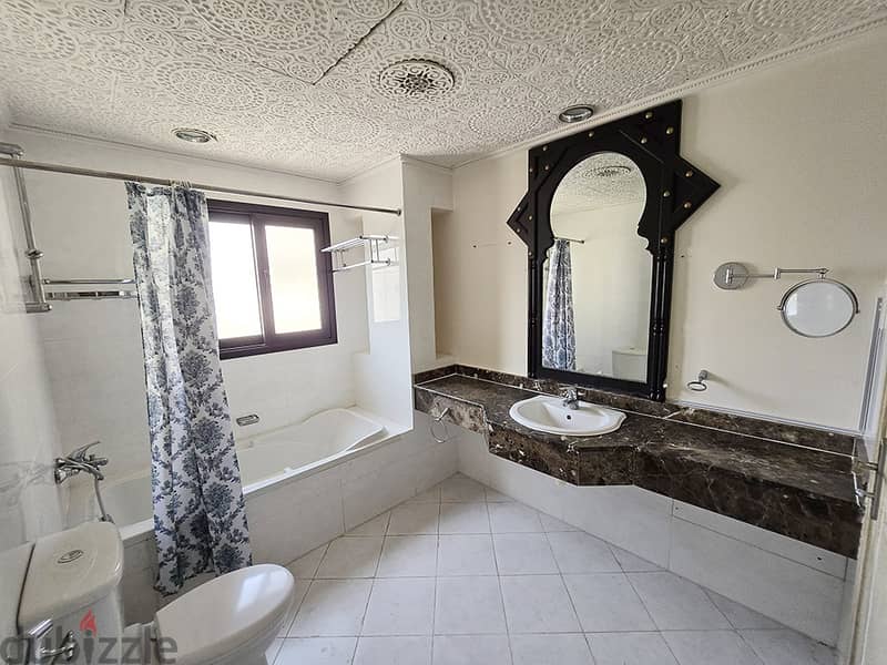 Spacious 5BR Villa with Private Garden for Rent in Janabiya – BD 900 8