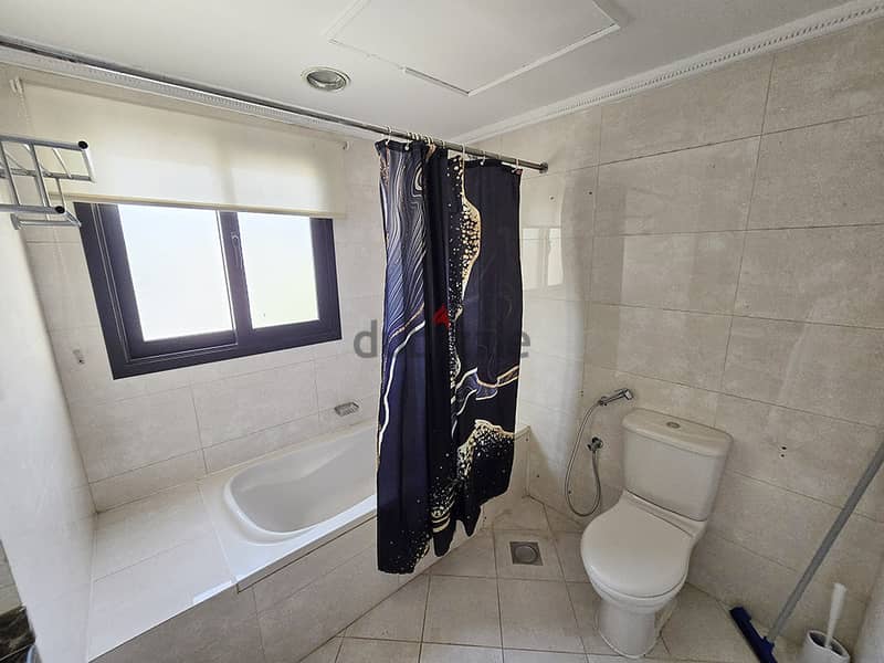 Spacious 5BR Villa with Private Garden for Rent in Janabiya – BD 900 16