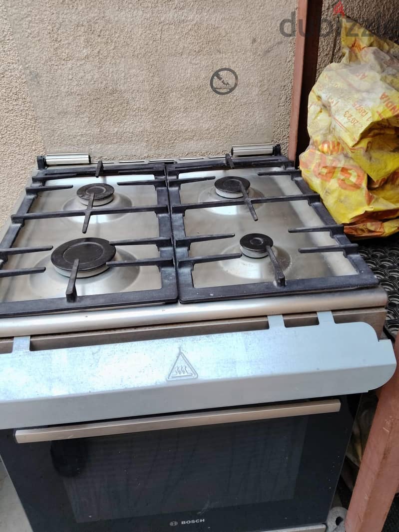 4 burner gas cooker new only 10 days use 1