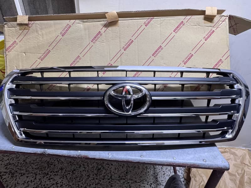 Toyota Land Cruiser front grille 2014 model 5