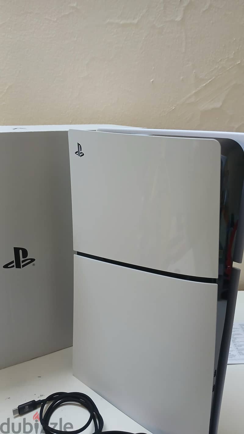 ps5 silm digital 1tb + 1  controller 2