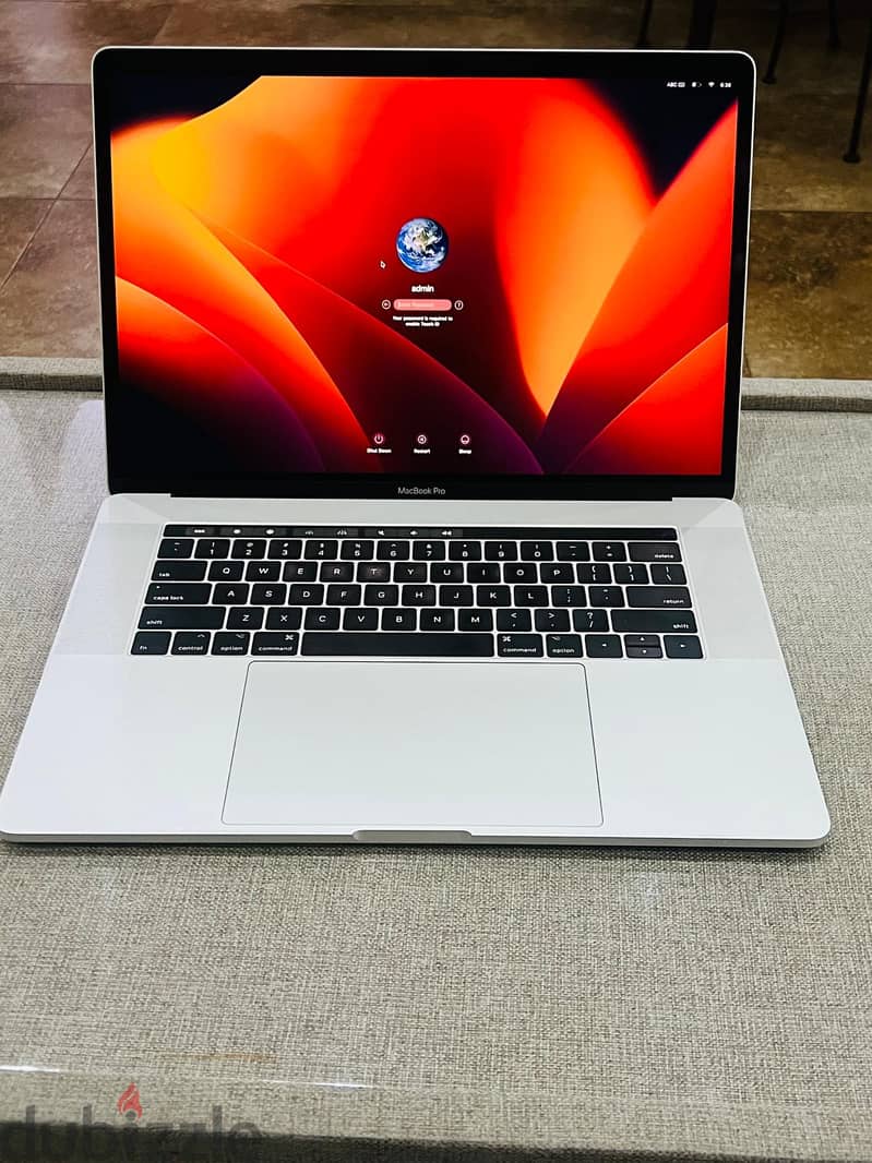 APPLE MACBOOK PRO 2017 1