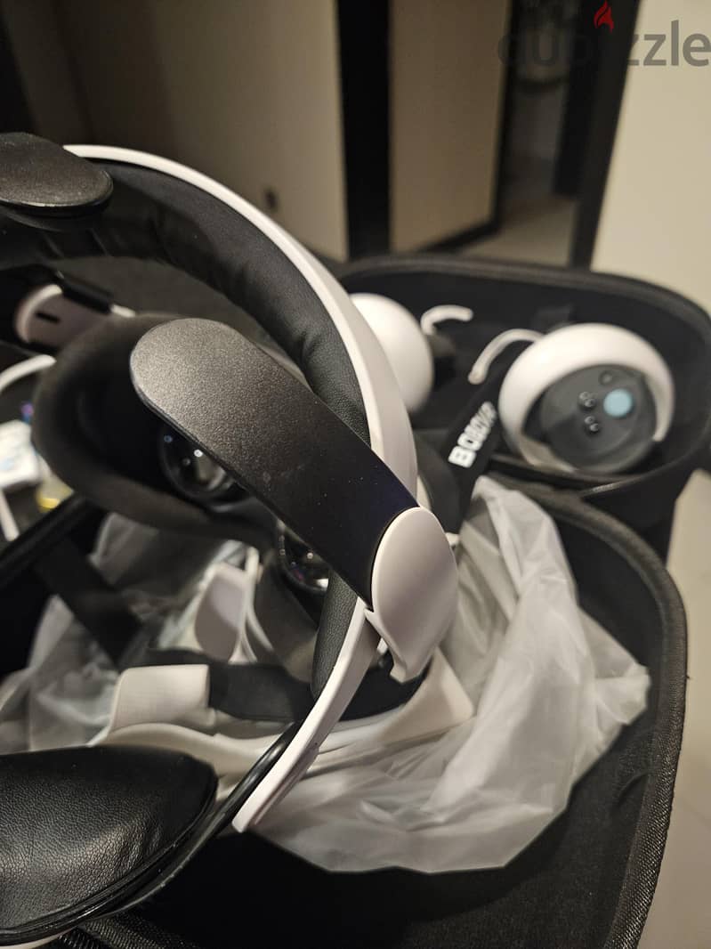 Oculus 2 quest (Meta quest). like new 1
