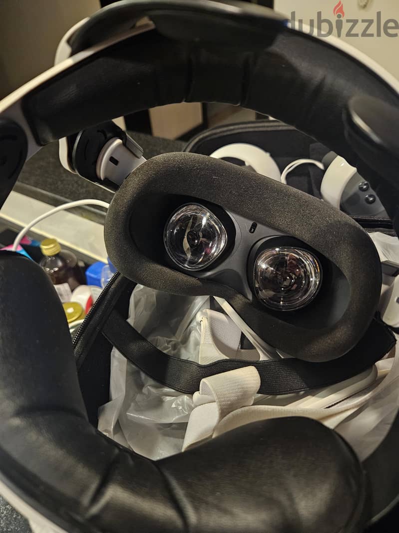 Oculus 2 quest (Meta quest). like new 4