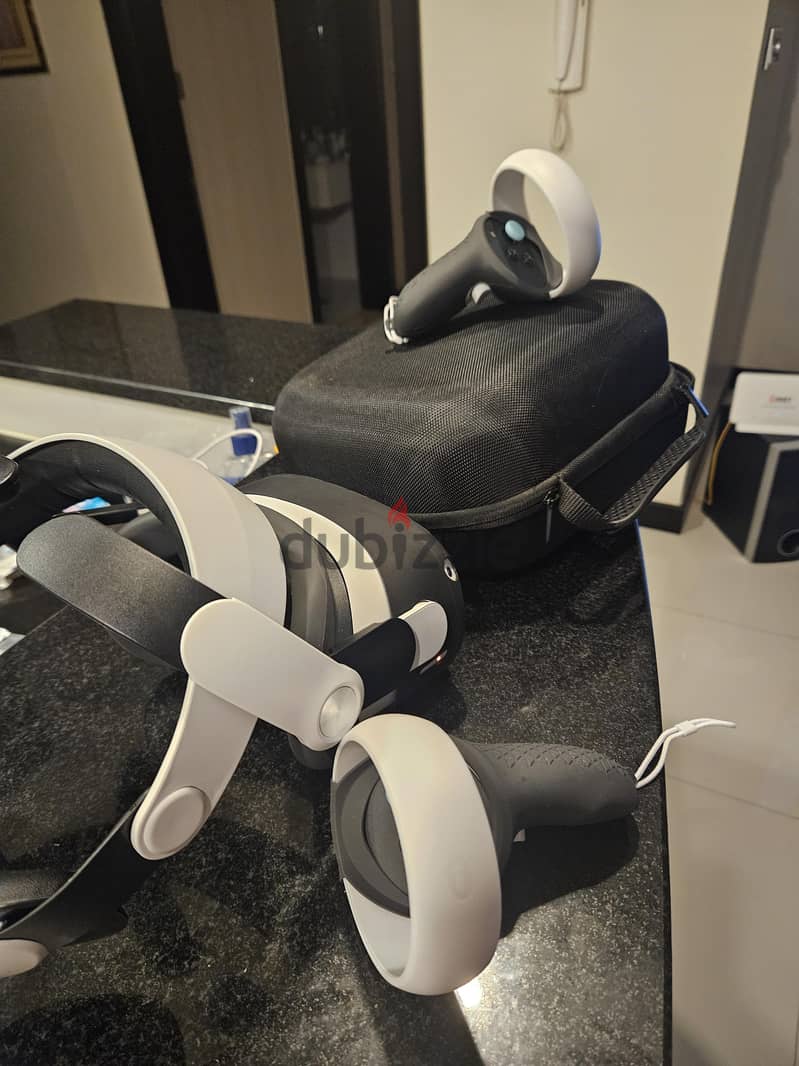Oculus 2 quest (Meta quest). like new 6