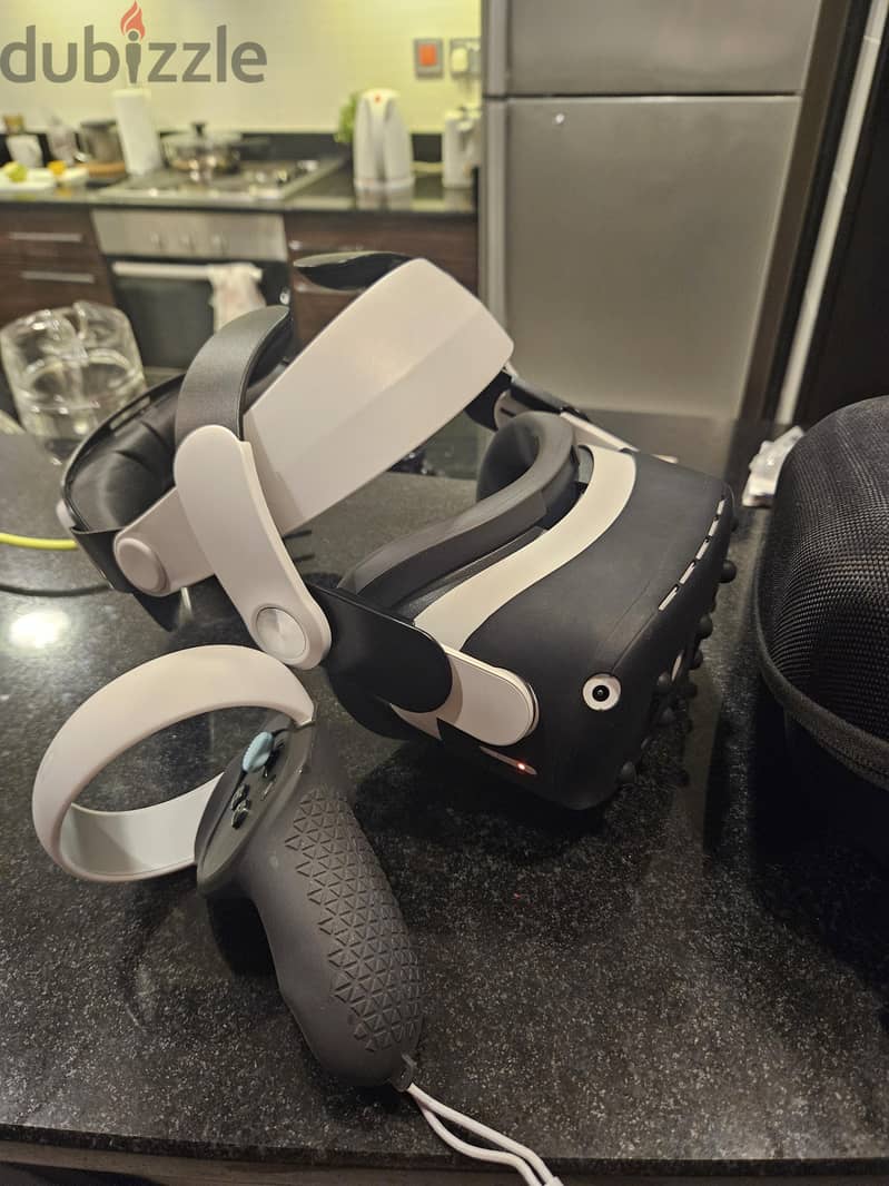 Oculus 2 quest (Meta quest). like new 7
