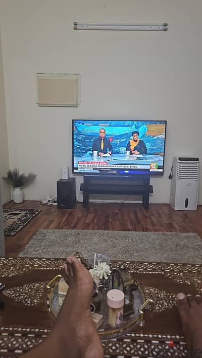 Tv with original remote control, buy and enjoy!