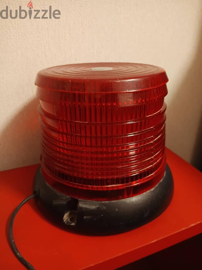 Strong warning light / اضاءة تحذيرية قوية 1