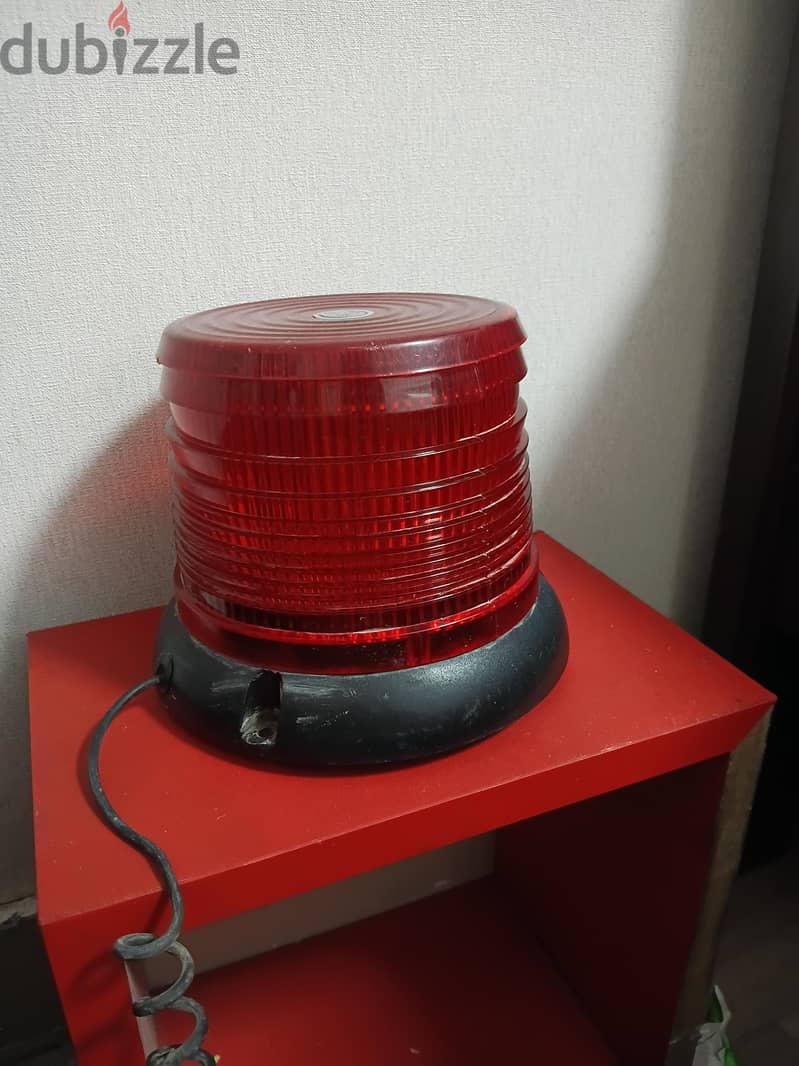 Strong warning light / اضاءة تحذيرية قوية 2