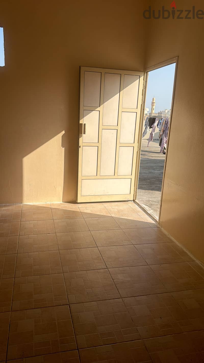Room hall and kitchen with toilet in building roof with ewa 2