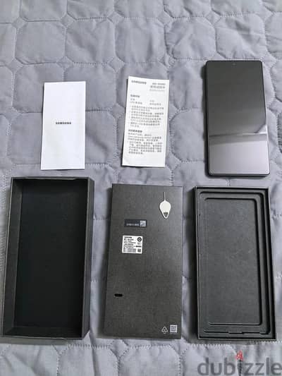 s25 ultra with Box and charger.