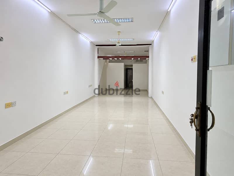 Big Shop for Rent in Manama Souq محل كبير للإيجار في قلب سوق المنامة 1