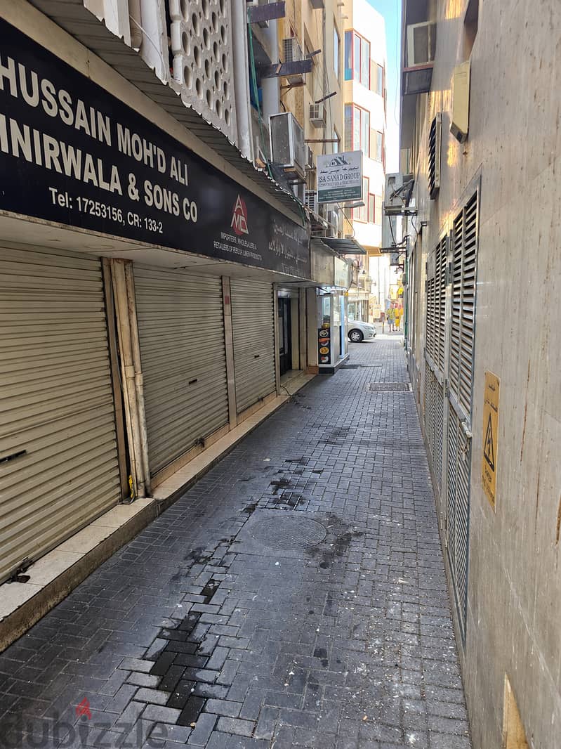 Big Shop for Rent in Manama Souq محل كبير للإيجار في قلب سوق المنامة 3