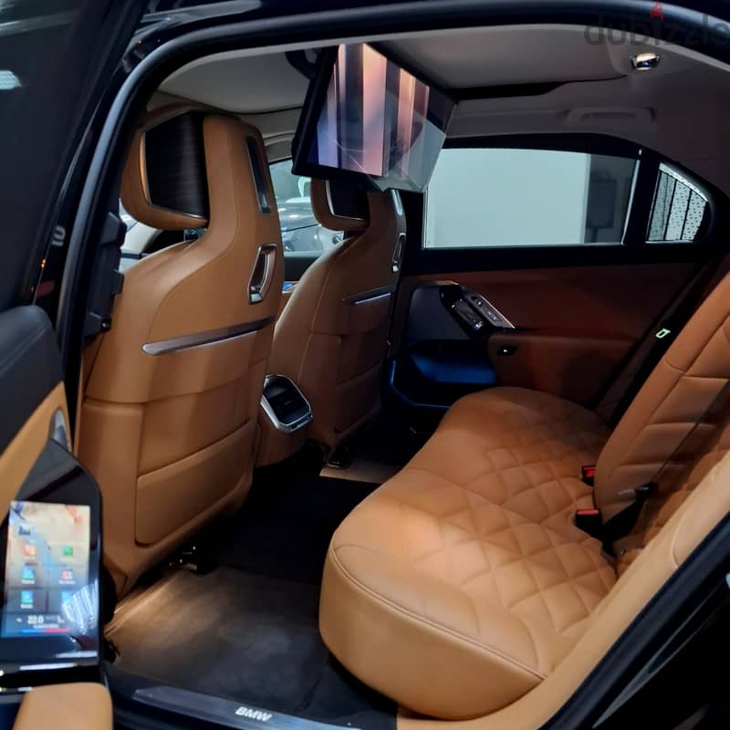 BMW 7-Series 735i 2023 6