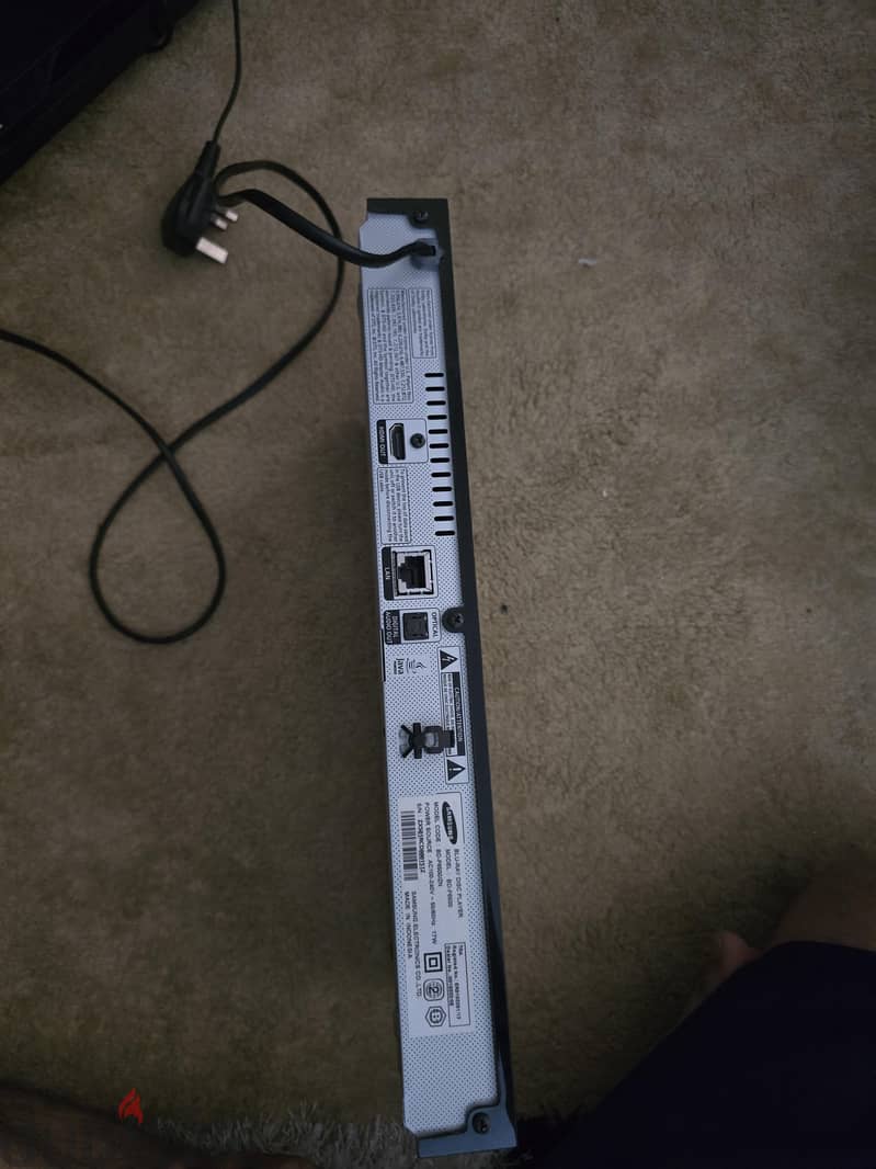 Philips Home Theater System (DVD) + 2 stand alone 5