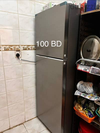 Refrigerator in Very Good condition with Warranty until June 2028