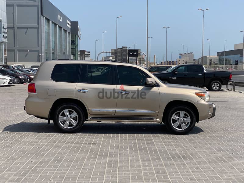 Toyota Land Cruiser VXR 2014 Beige 3
