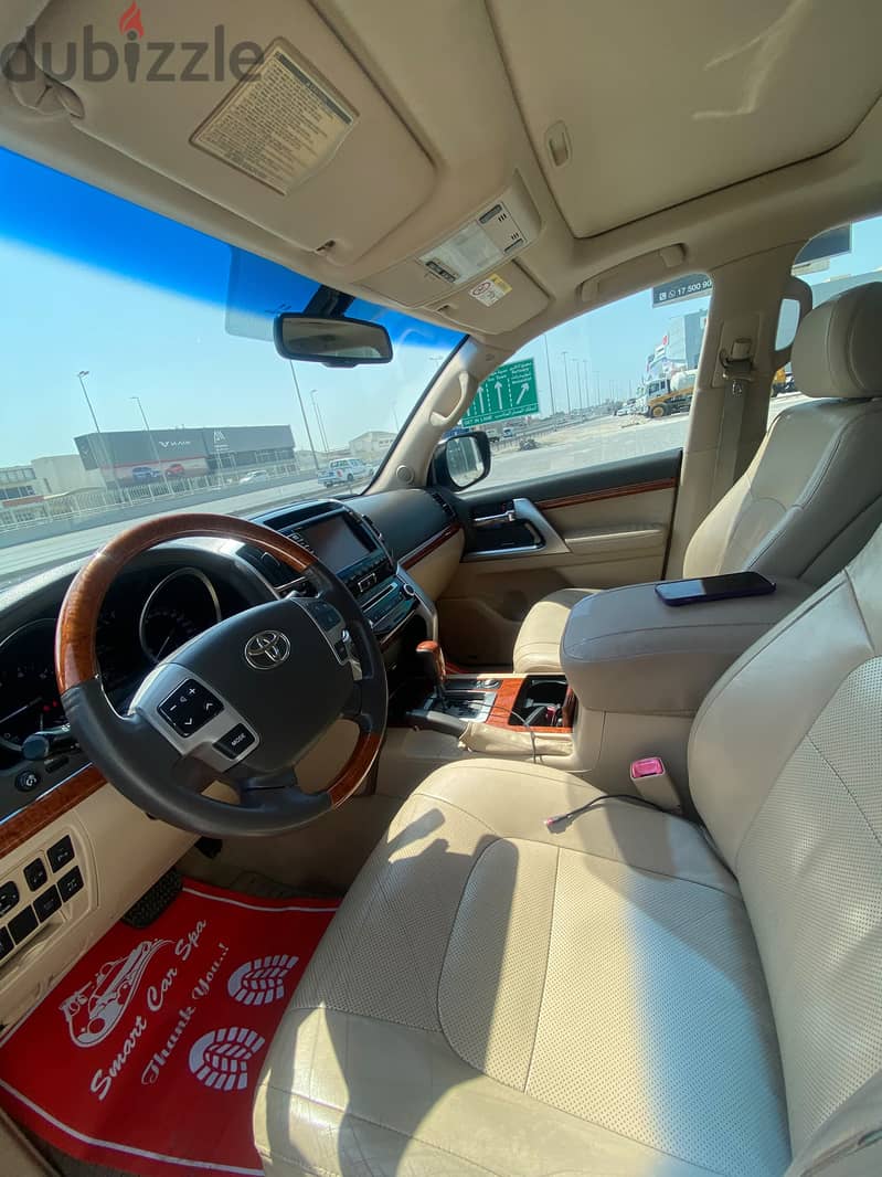 Toyota Land Cruiser VXR 2014 Beige 4
