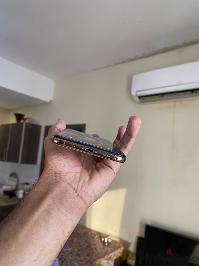 Apple - iPhone XS Max 4