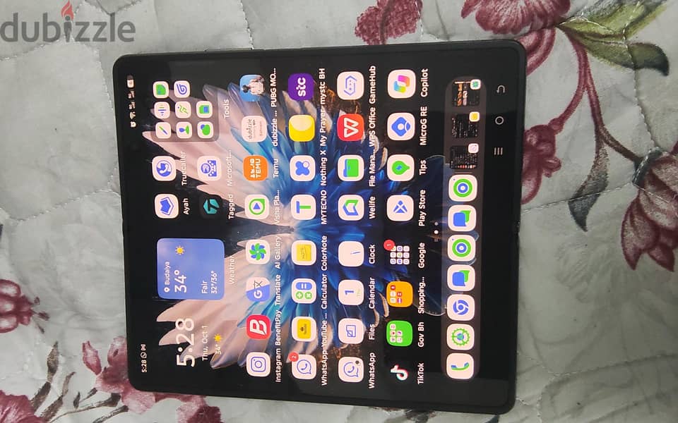 Tecno Phantom v fold 2 5G 1