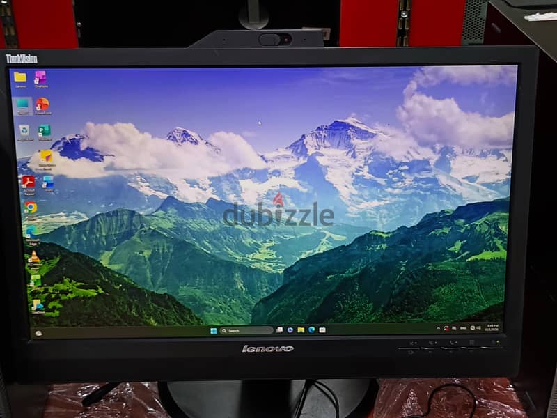 Lenovo Computer i7-8th Gen 8GB/256GB SSD 22’’ FHD with Wi-Fi 98BD 7