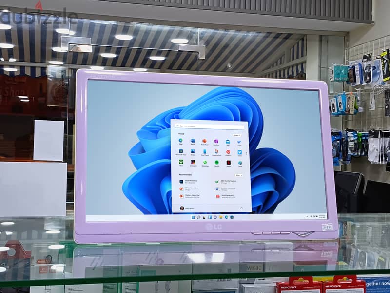 LG 19 Inch Monitor HD Beautiful And Compact 13 BD Only 4