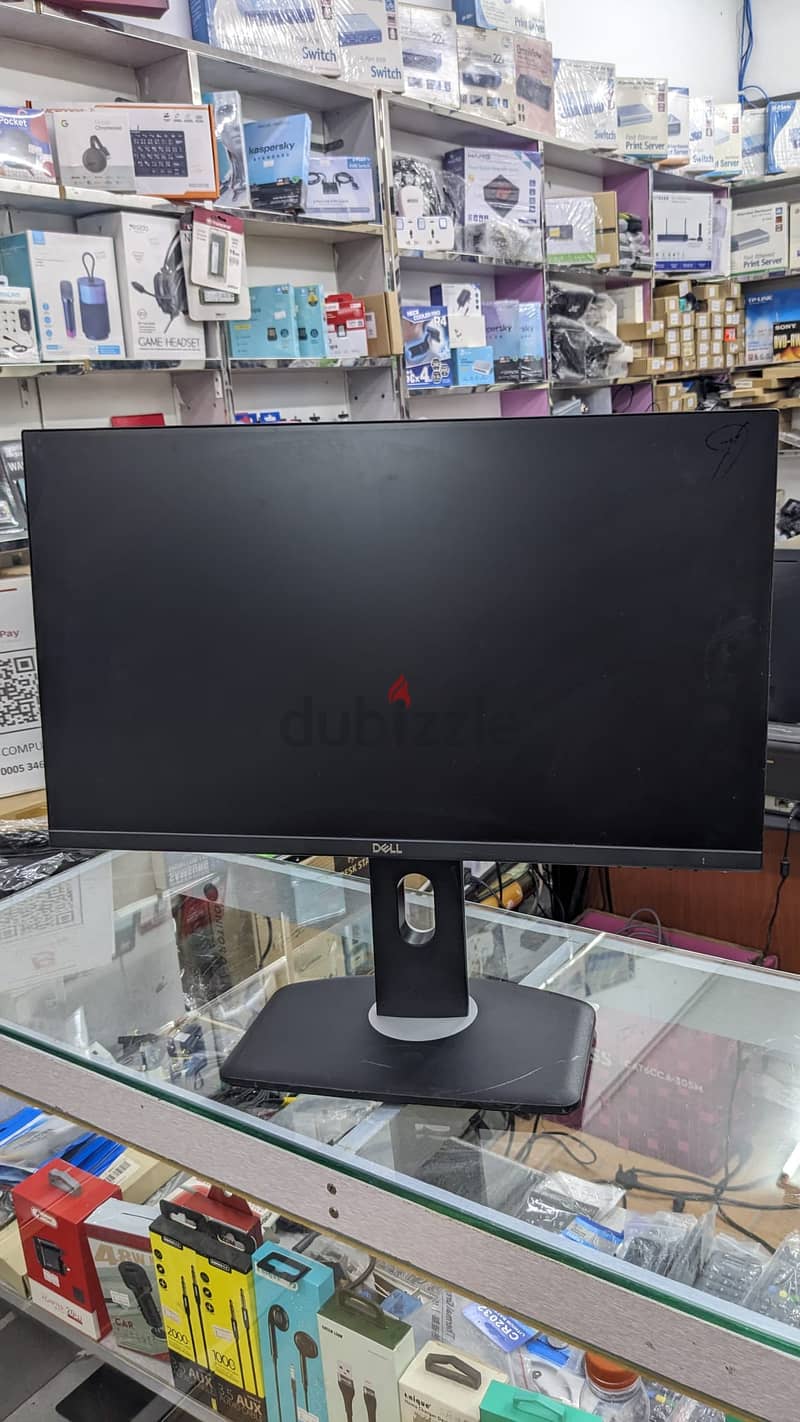 DELL 24" Full HD IPS Borderless Professional Monitor adjustable stand 1