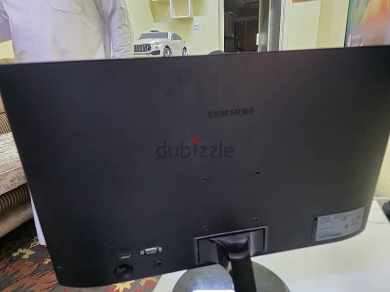 للبيع شاشه كمبيوتر pc monitor 1