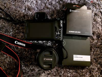 Canon M50 Mark II, Lens 15-45mm f/3.5 barely used in perfect condition