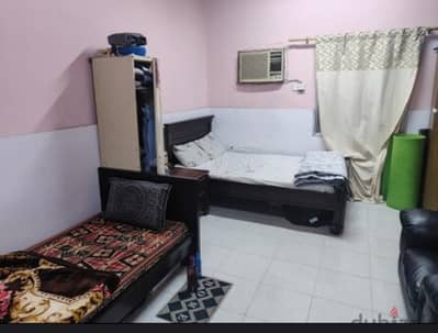 Bed space available for male only in a studio flat.
