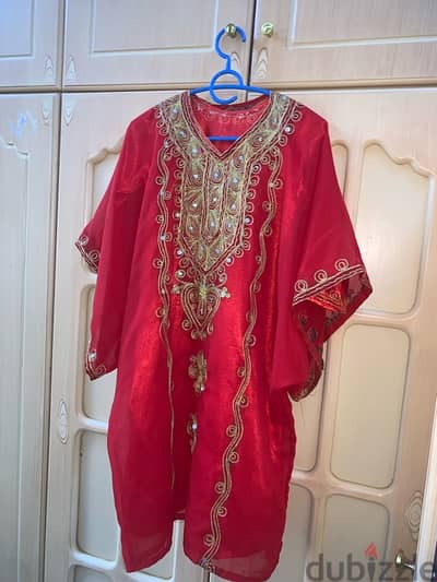 Traditional Bahraini Thobe Nashal – Red and Gold Kaftan