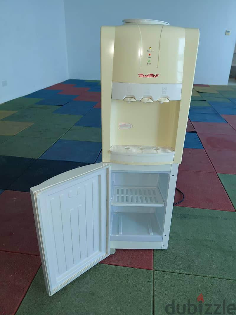 MeenMix Hot & Cold Water Dispenser with Fridge 1