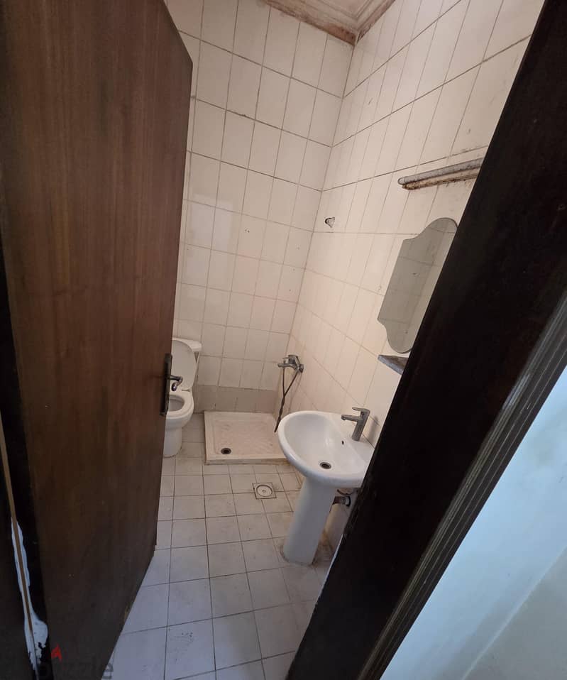 small flat for rent with EWA near alosra restaurant Muhar 4
