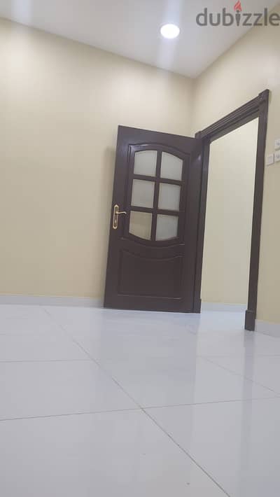 للايجار استديو نظيف مع المكيف (شامل الكهرباء والماء)بدون لمت في المقشع