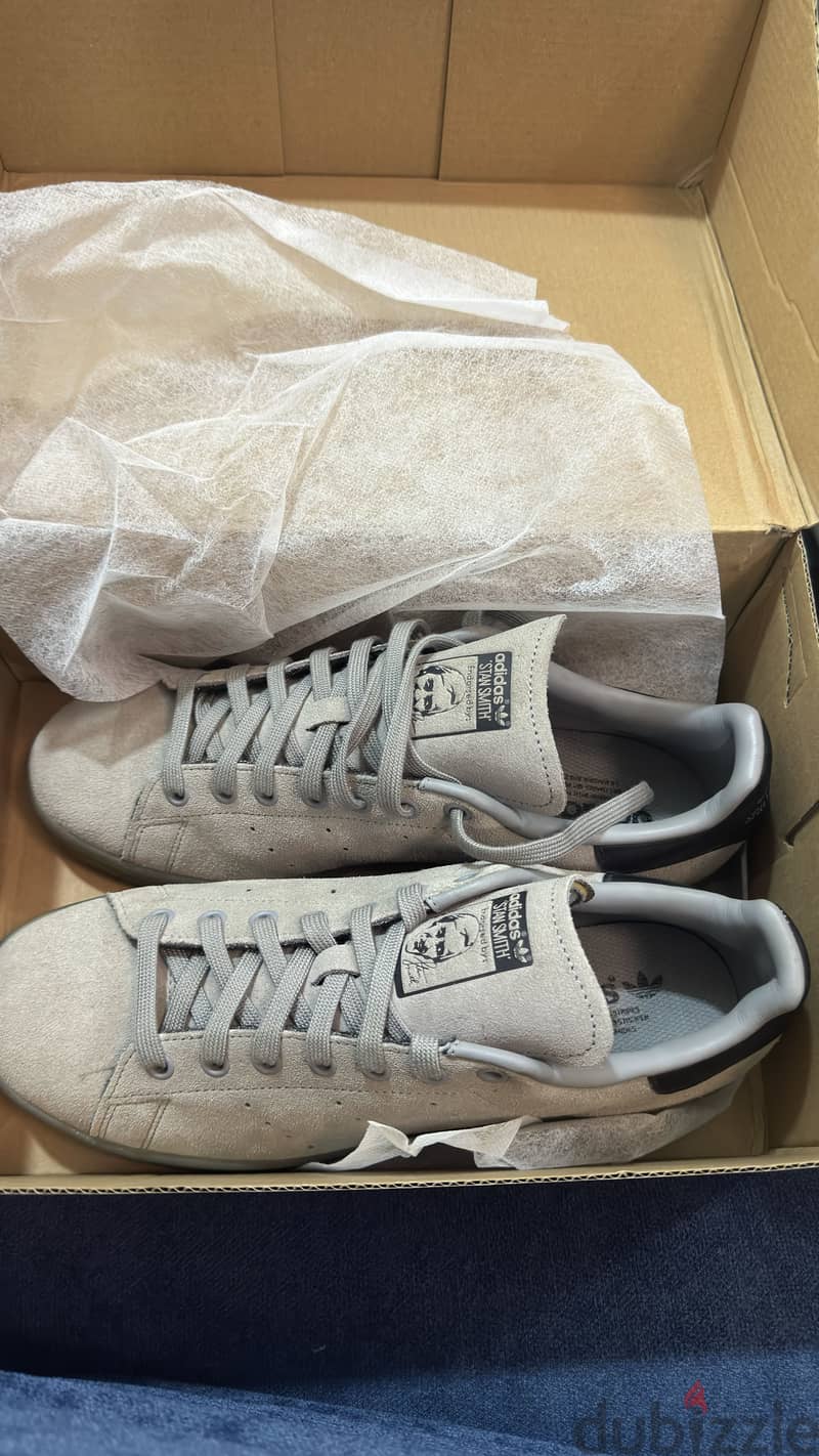 Selling original Adidas Stan Smith Charcoal Suede 2