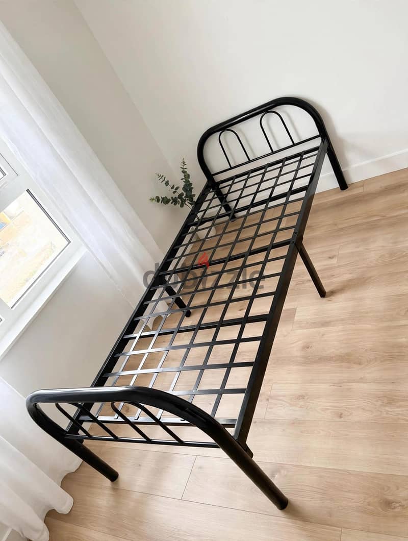 single metal bed frame with mattress strong & cleane . 1
