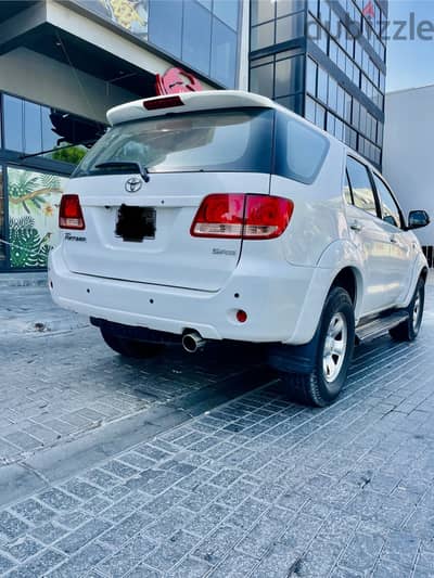 Toyota fortuner 2007 model .