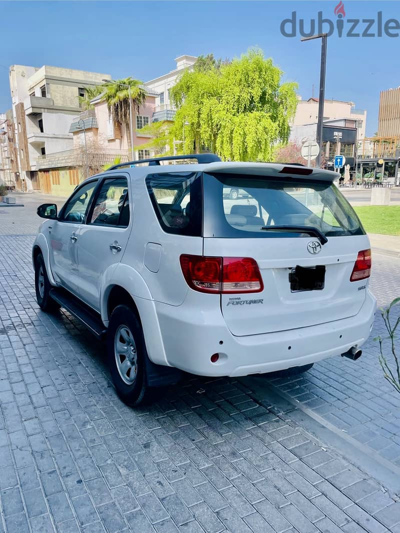 Toyota fortuner 2007 model . 2