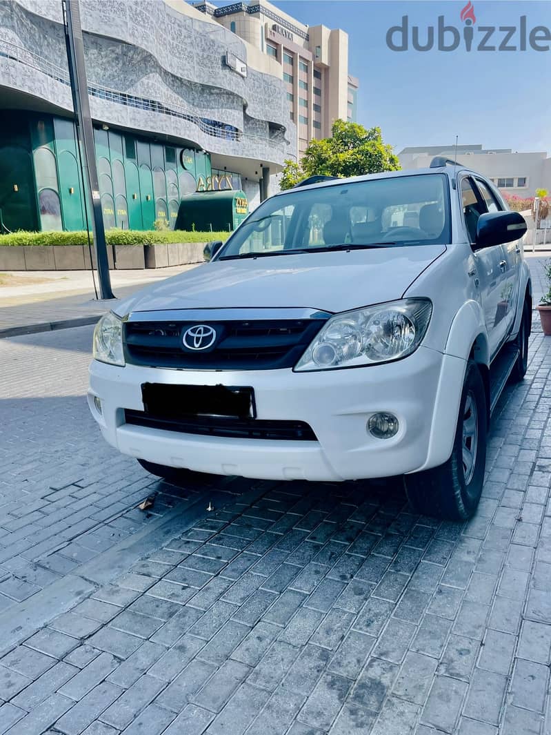 Toyota fortuner 2007 model . 5