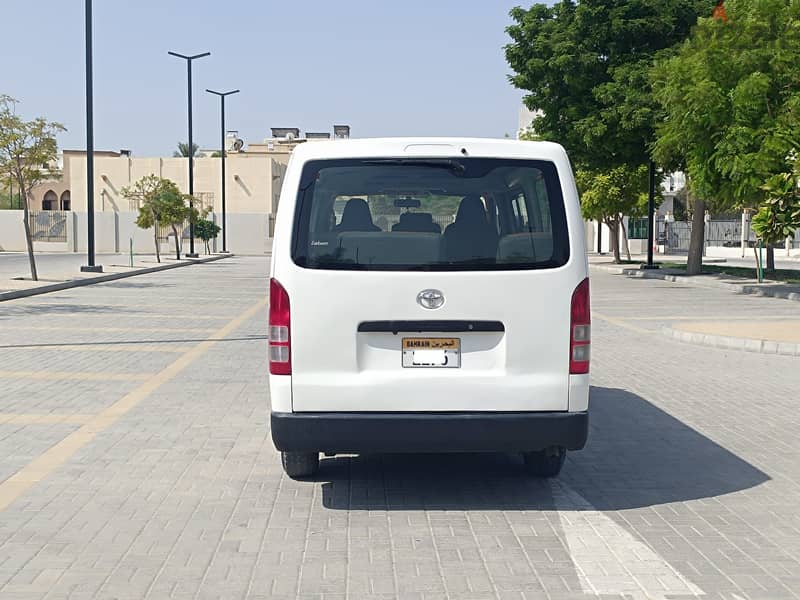 Toyota Hiace 2010-15-Seater Passenger 10